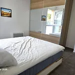 Spacious In A With Pool Апартаменты