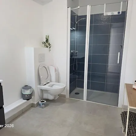 Spacious In A With Pool * Bormes-les-Mimosas