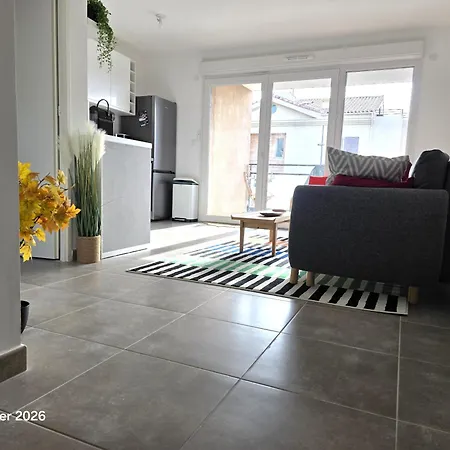 Apartment Spacious In A With Pool *