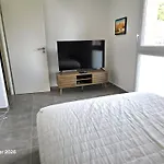Spacious In A With Pool Apartamento